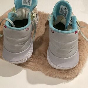 Air zoom Men’s White and Blue Sneakers